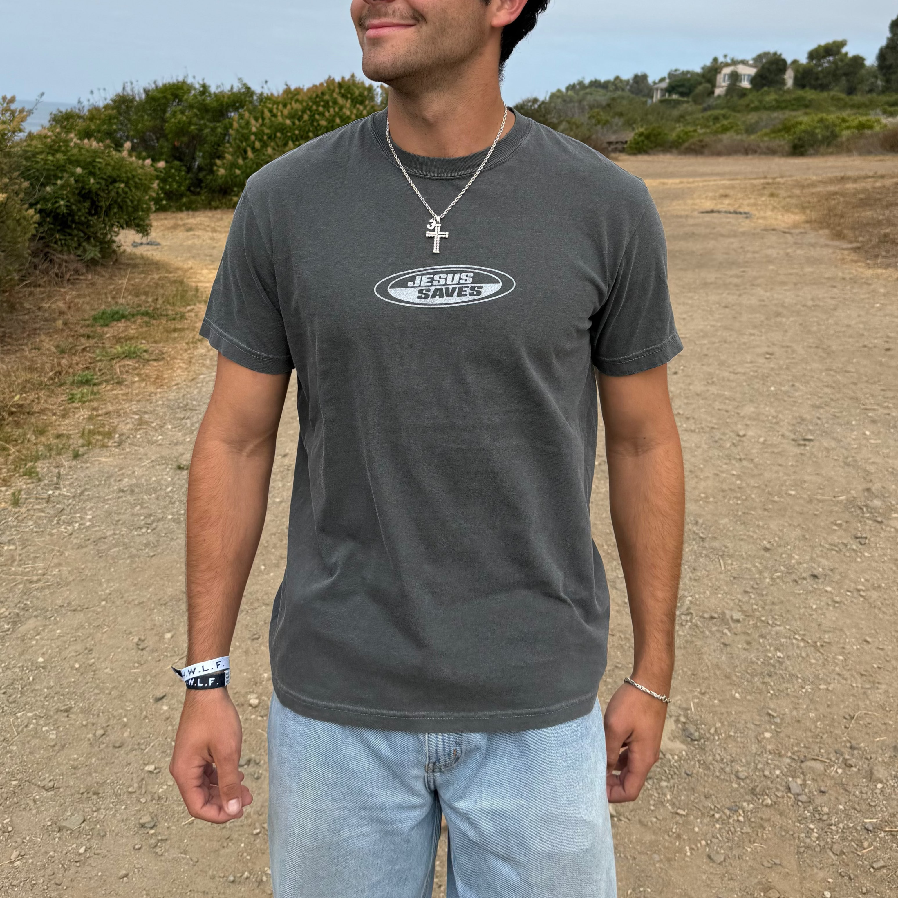 "JESUS SAVES" RETRO COMFORT COLOR TEE | PEPPER