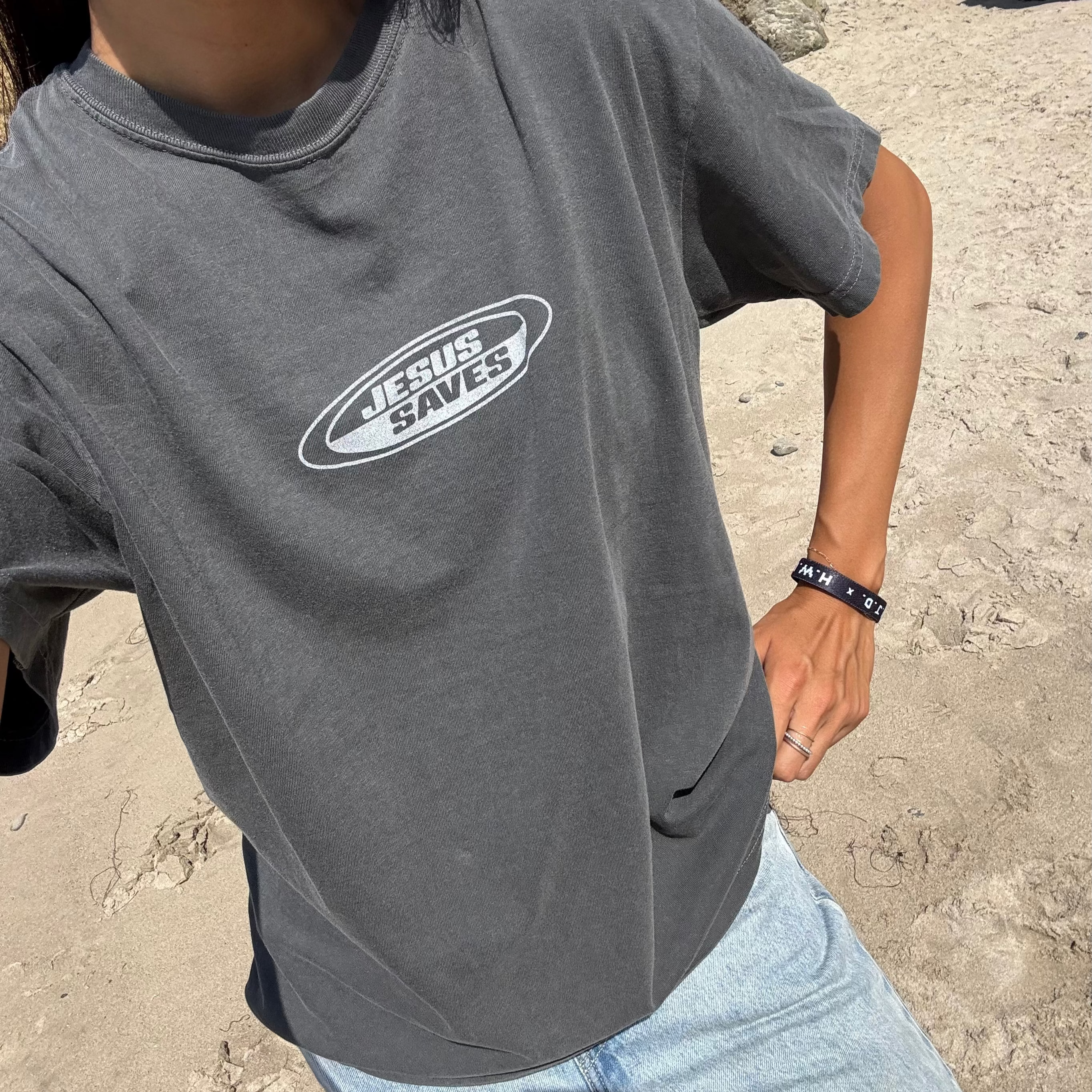 "JESUS SAVES" RETRO COMFORT COLOR TEE | PEPPER