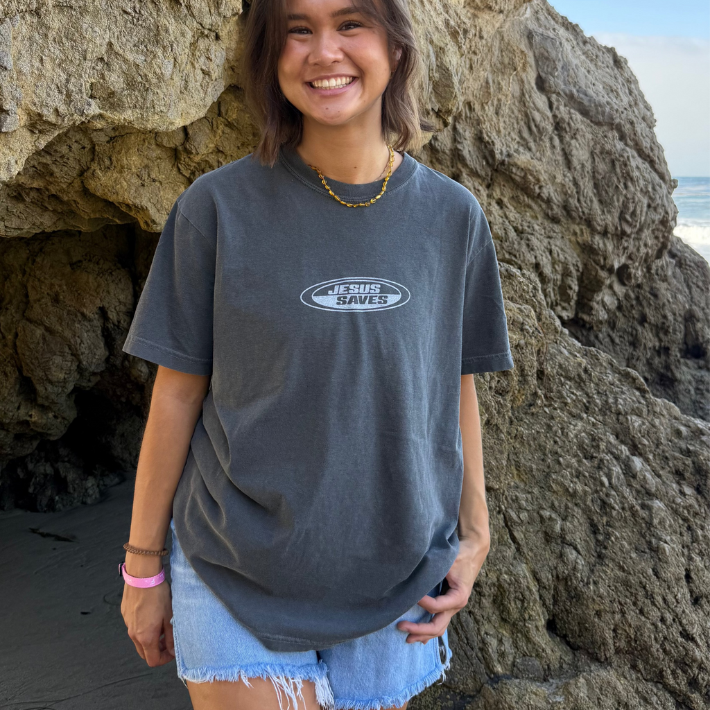 "JESUS SAVES" RETRO COMFORT COLOR TEE | PEPPER