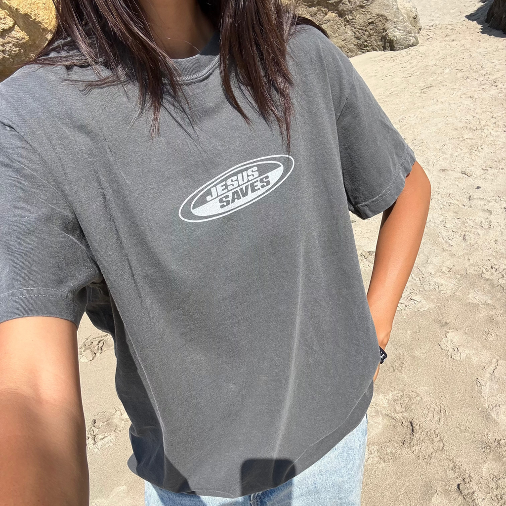 "JESUS SAVES" RETRO COMFORT COLOR TEE | PEPPER