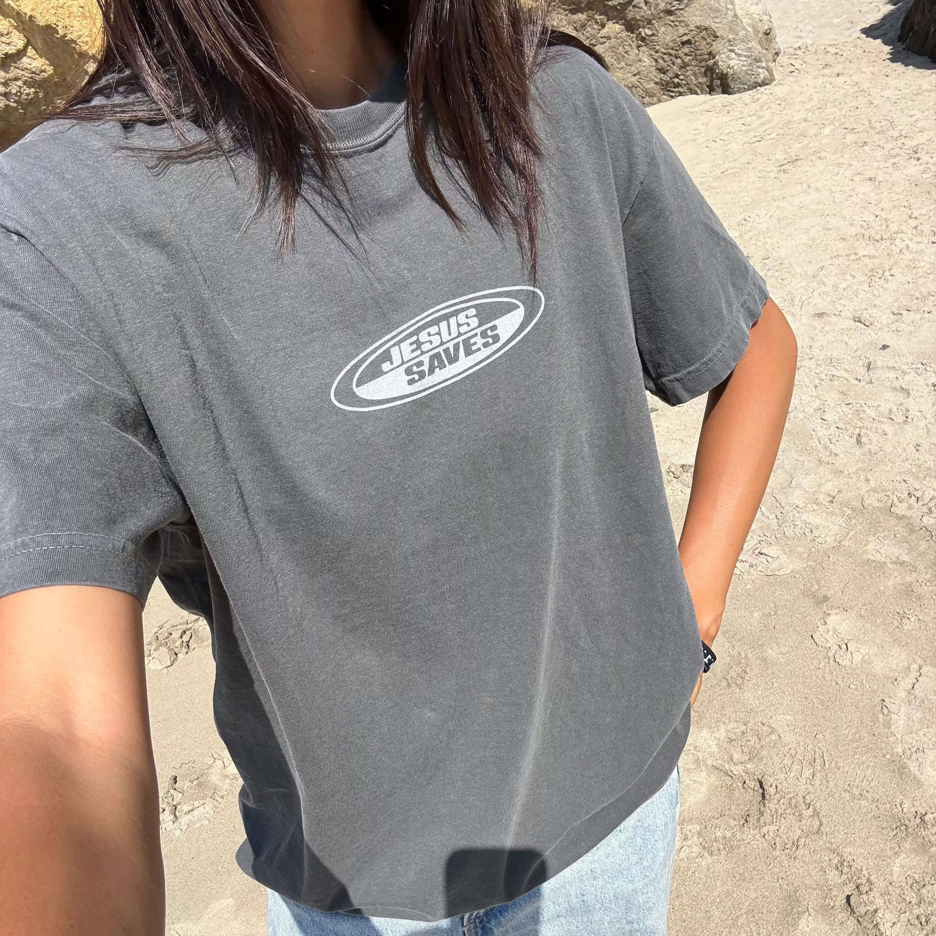 "JESUS SAVES" RETRO COMFORT COLOR TEE | PEPPER